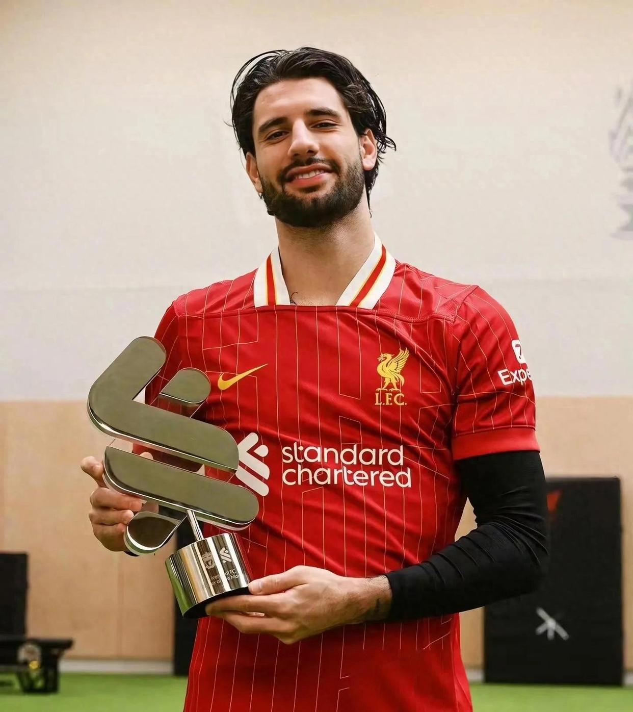 开云体育-穆古鲁扎遭遇七持续失利，利物浦教练压力巨大！