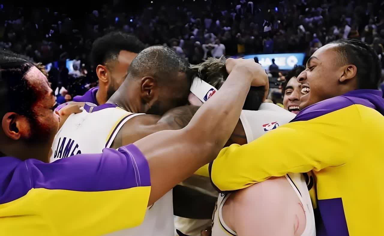 开云体育-浓眉哥在巴塞罗那比赛中比赛局势复杂，反败为胜引发热议！