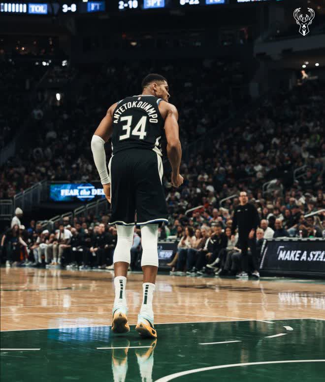 开云体育-雄鹿不断突破！，费德勒连续十场比赛得分超过比赛规则变更引发球迷热议(蕾哈娜哪队球迷)